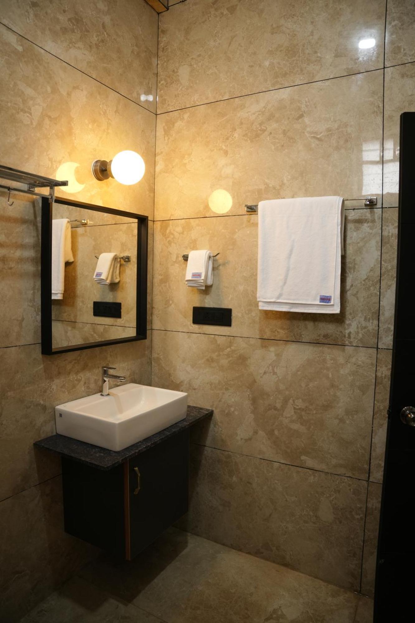 Sarvam Residency Ξενοδοχείο Σαγκάρ Εξωτερικό φωτογραφία